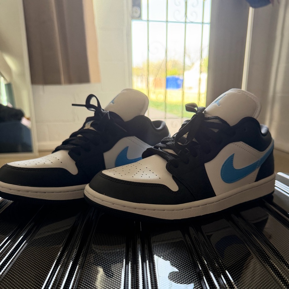 Jordan Low-Top Sneakers in White, Black & Light Blue - Picture 3 of 5